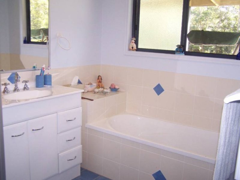 117 Varley Road, Glenwood QLD 4570