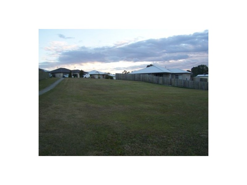 11 Chairmans Close, Jones Hill QLD 4570