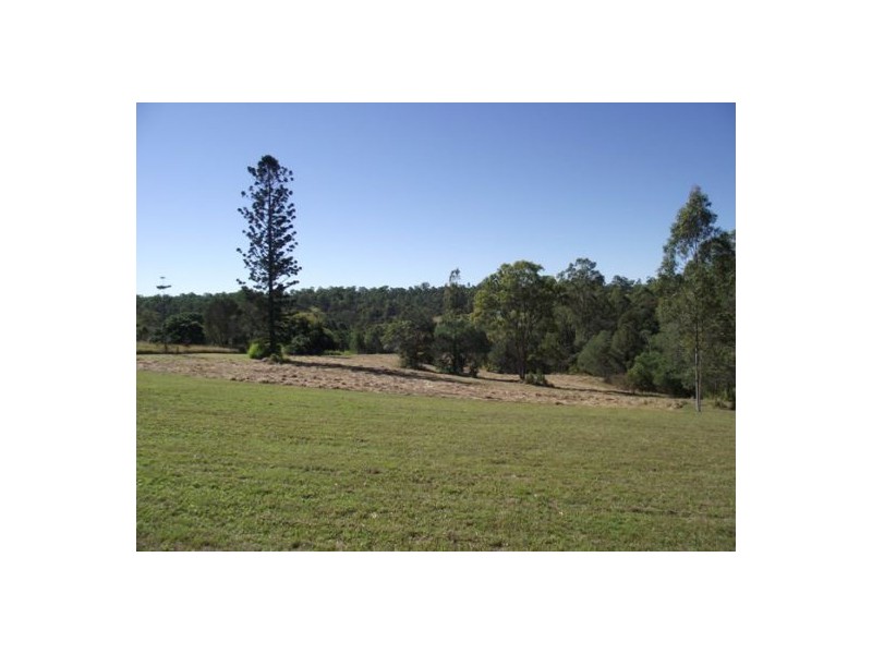 14 Percival Road, Chatsworth QLD 4570