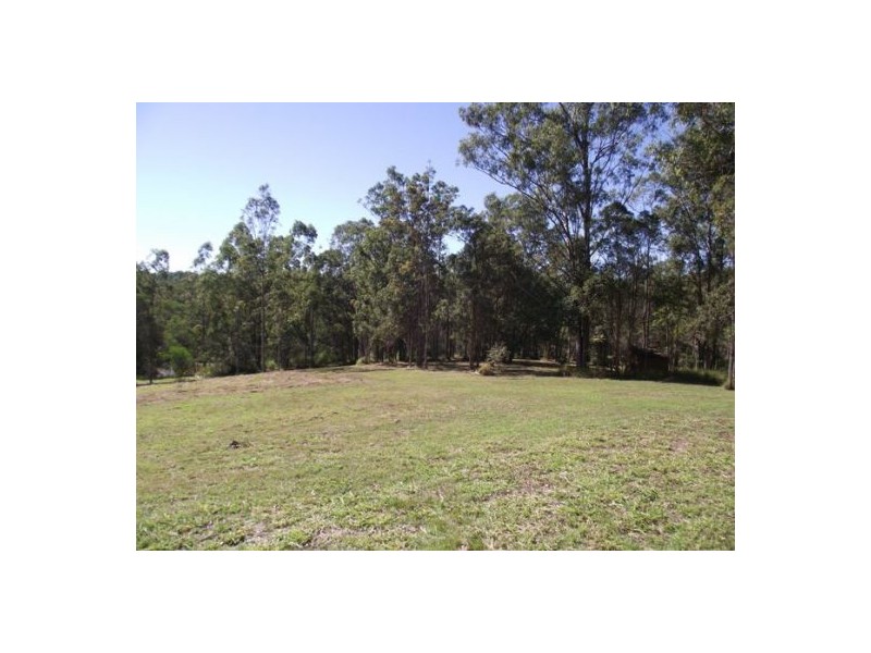 14 Percival Road, Chatsworth QLD 4570