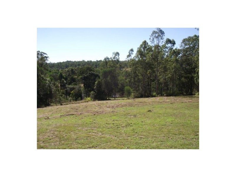 14 Percival Road, Chatsworth QLD 4570