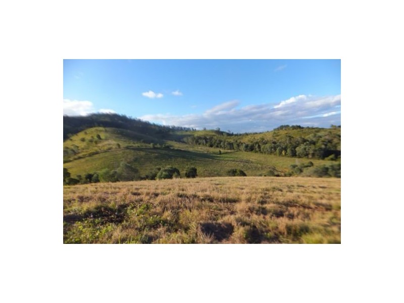 192 Percival Road, Chatsworth QLD 4570