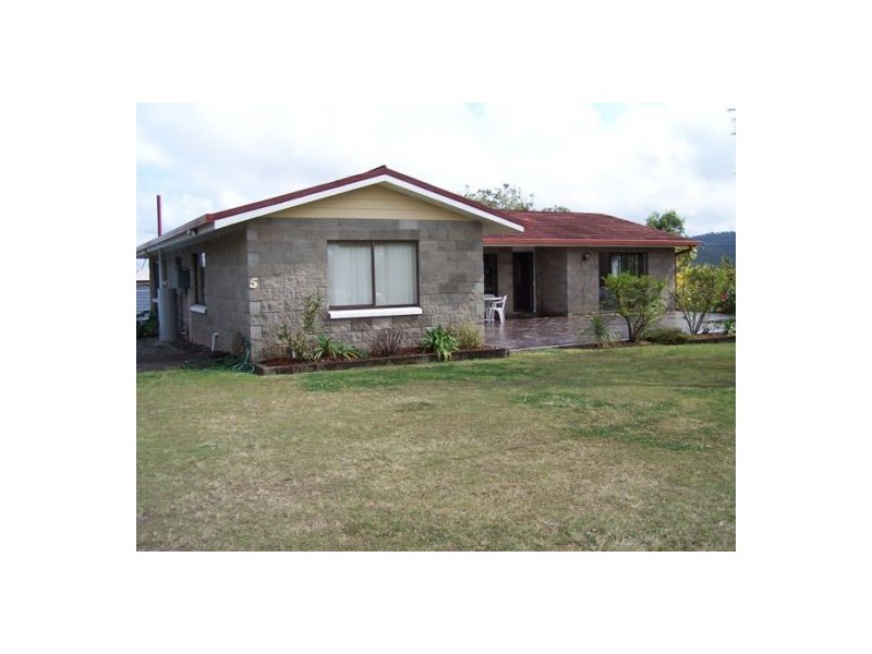 5 Moreland Road, Southside QLD 4570