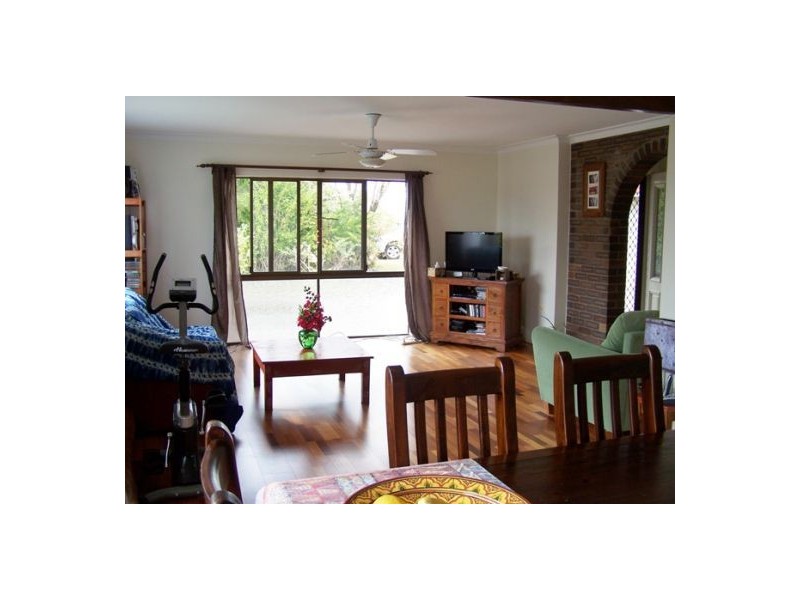 5 Moreland Road, Southside QLD 4570