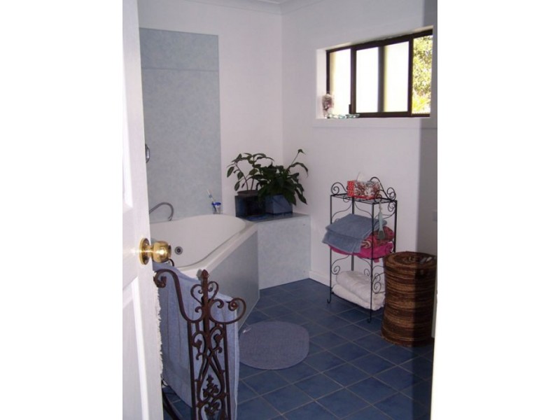 5 Moreland Road, Southside QLD 4570