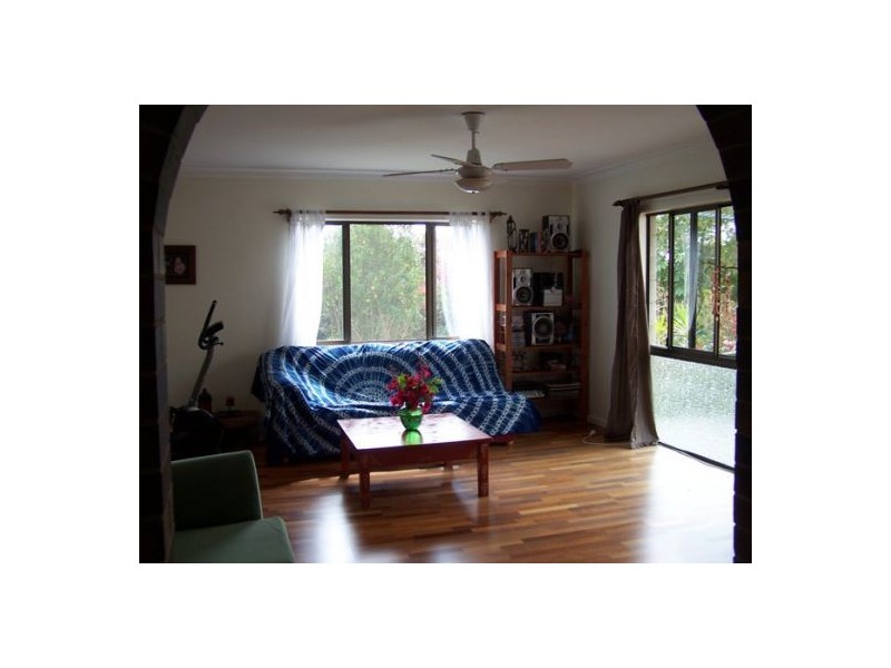 5 Moreland Road, Southside QLD 4570