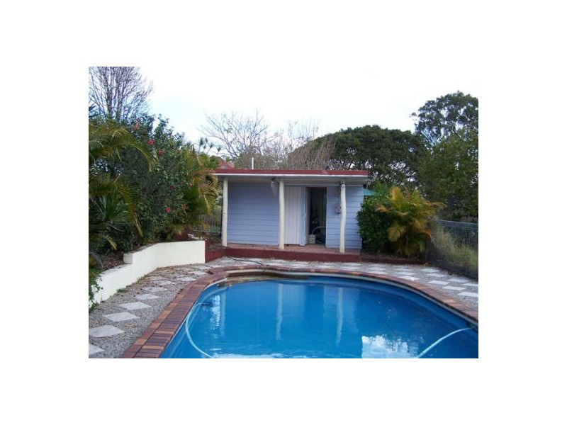 5 Moreland Road, Southside QLD 4570