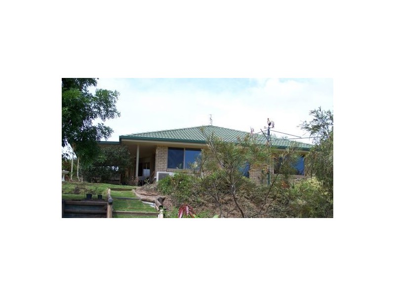 6 Deakin Court, Southside QLD 4570
