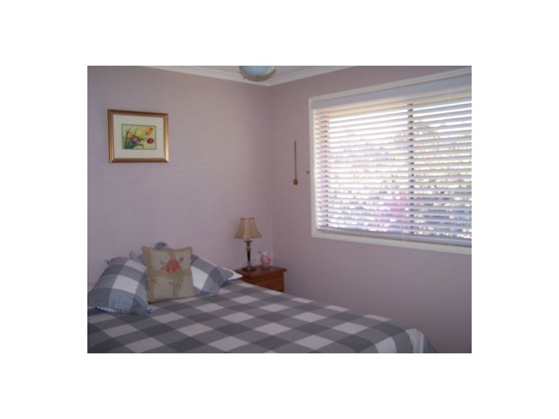 6 Deakin Court, Southside QLD 4570