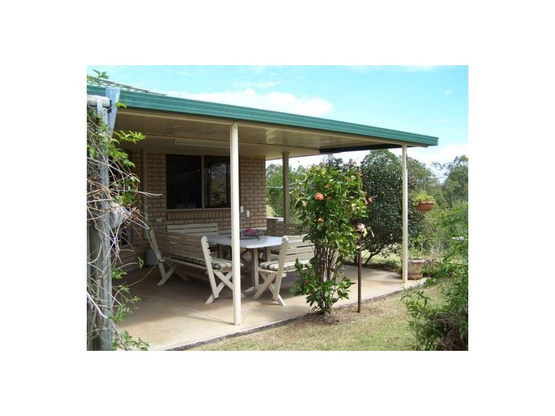 6 Deakin Court, Southside QLD 4570
