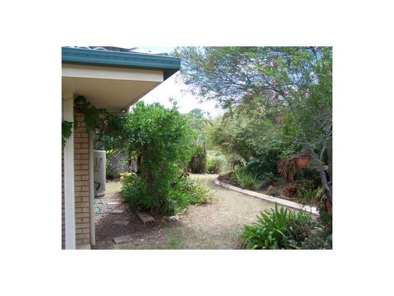 6 Deakin Court, Southside QLD 4570