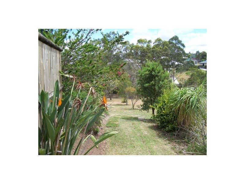 6 Deakin Court, Southside QLD 4570