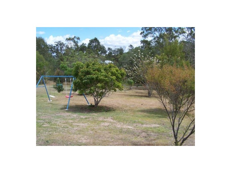 6 Deakin Court, Southside QLD 4570