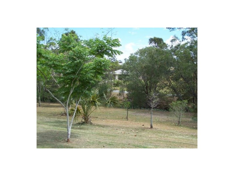 6 Deakin Court, Southside QLD 4570