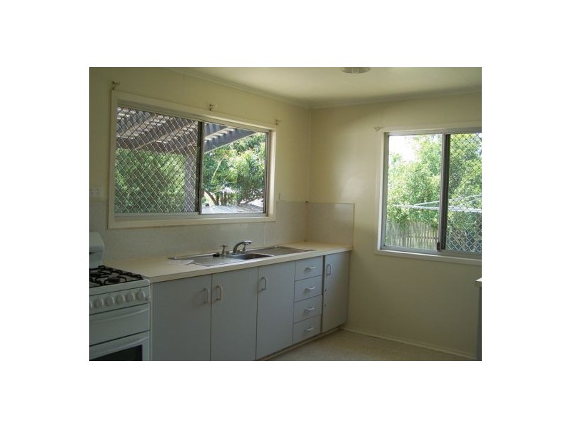 3 Valentine Street, Southside QLD 4570