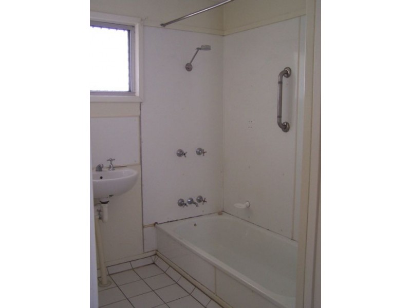 3 Valentine Street, Southside QLD 4570