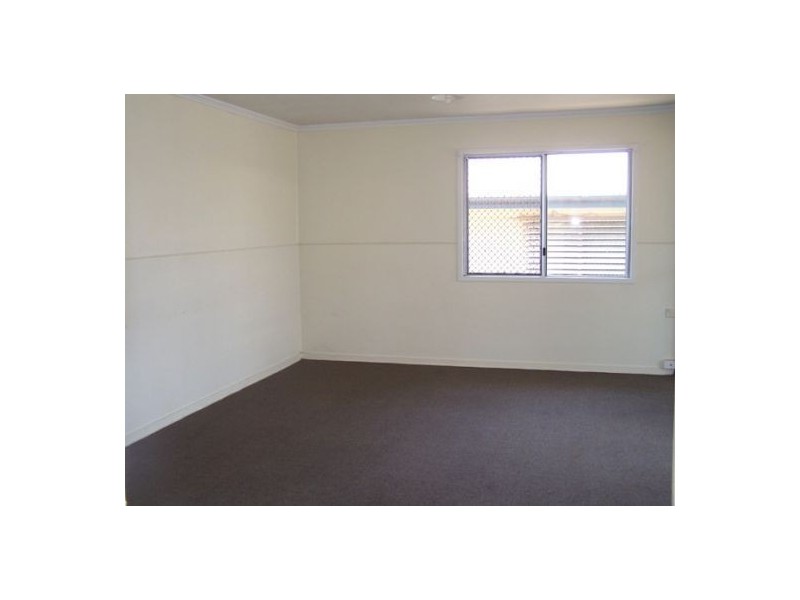 9 Neil St, Southside QLD 4570