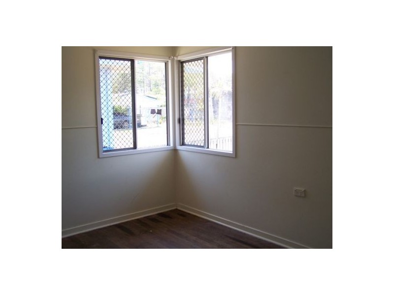 9 Neil St, Southside QLD 4570