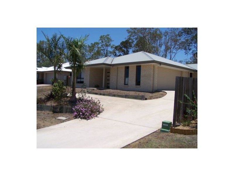 1 Suncrest Court, Southside QLD 4570