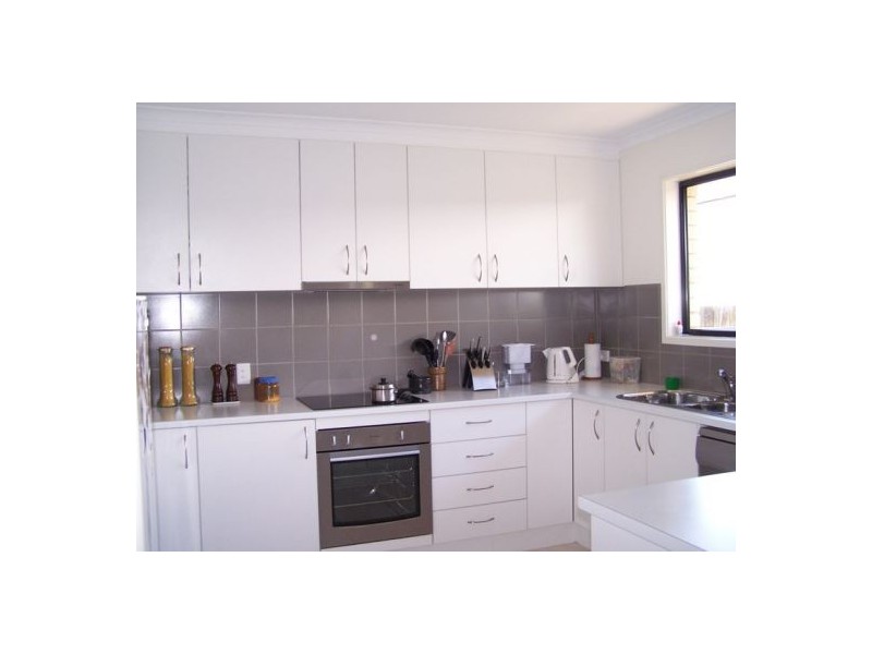 1 Suncrest Court, Southside QLD 4570