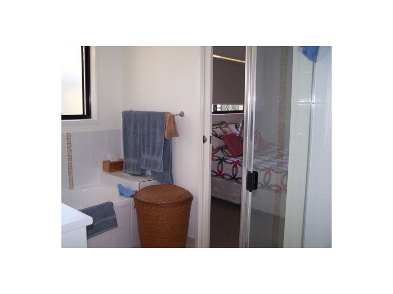 1 Suncrest Court, Southside QLD 4570