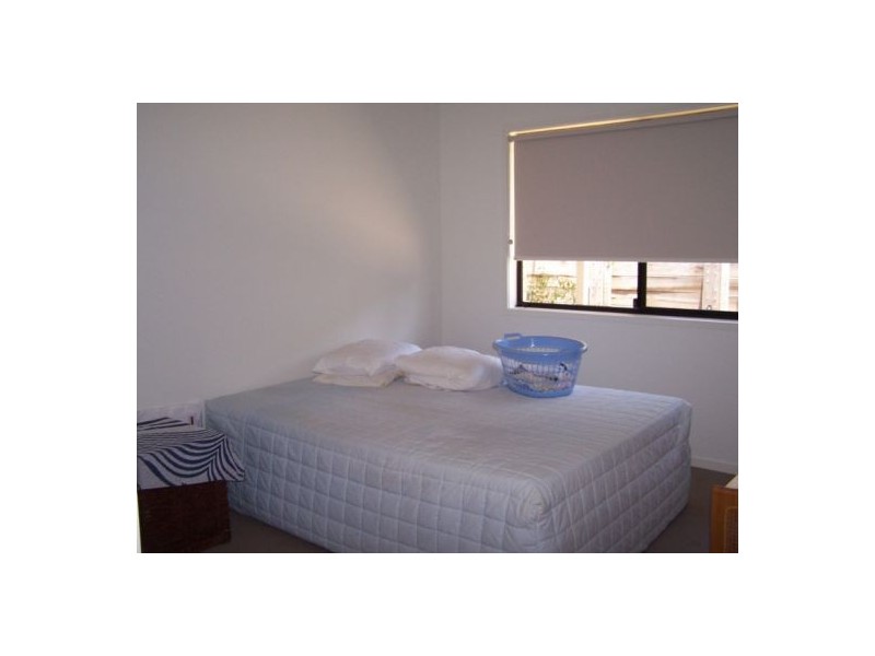 1 Suncrest Court, Southside QLD 4570