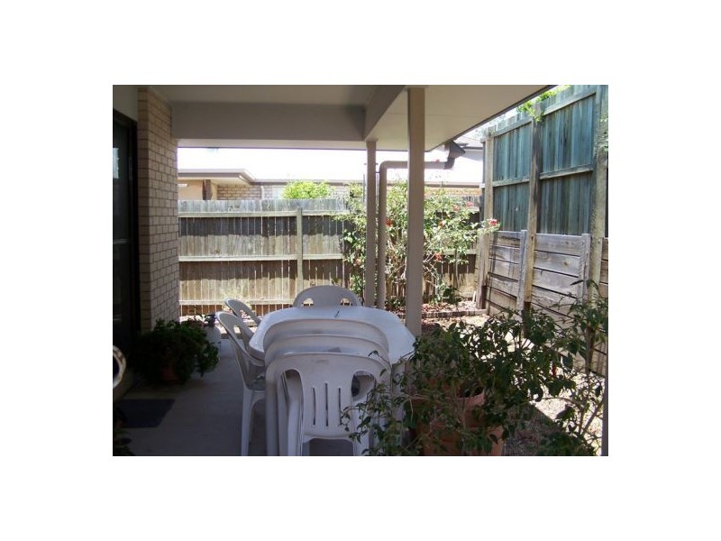 1 Suncrest Court, Southside QLD 4570