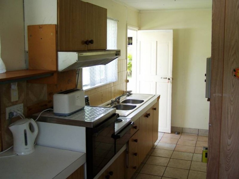 28 James Street, Glenwood QLD 4570