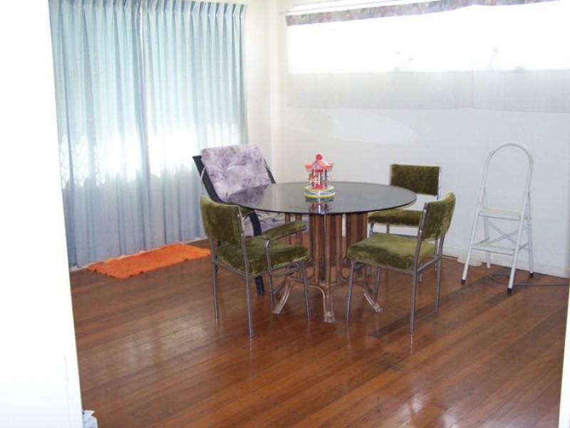 28 James Street, Glenwood QLD 4570