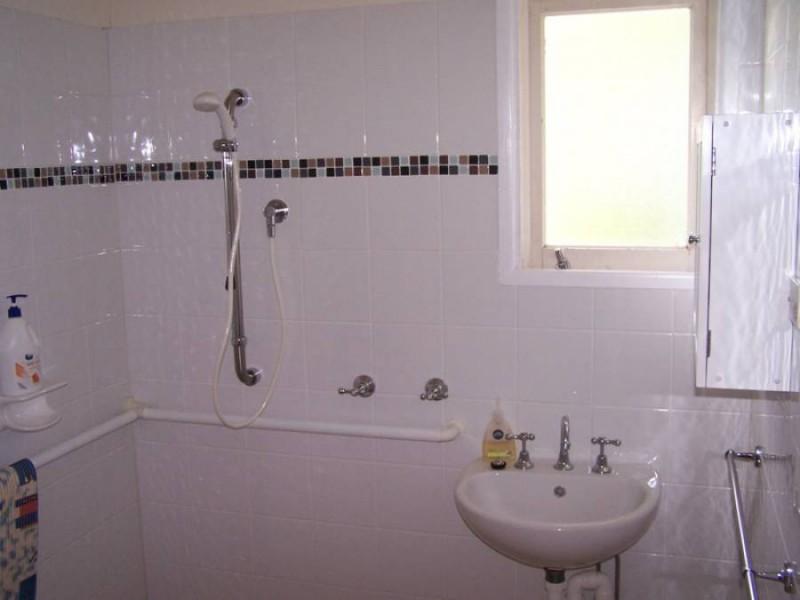 28 James Street, Glenwood QLD 4570