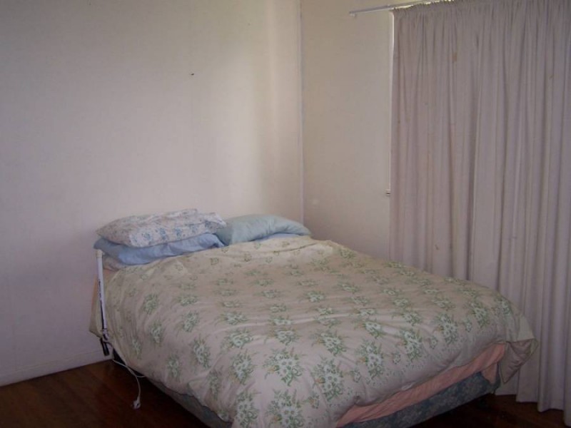 28 James Street, Glenwood QLD 4570