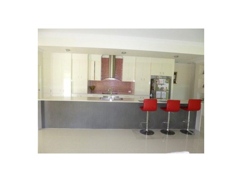 5 Gardenia Court, Southside QLD 4570