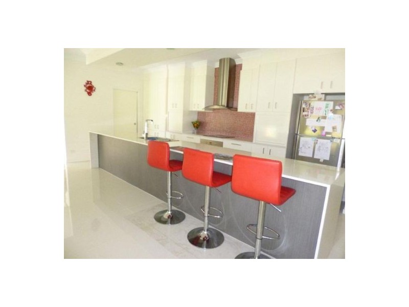 5 Gardenia Court, Southside QLD 4570