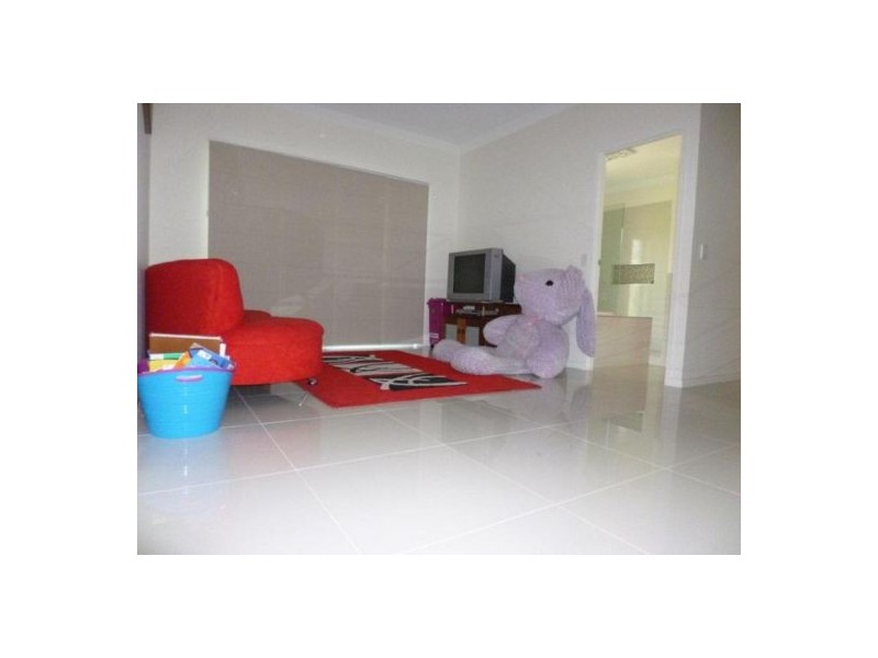 5 Gardenia Court, Southside QLD 4570