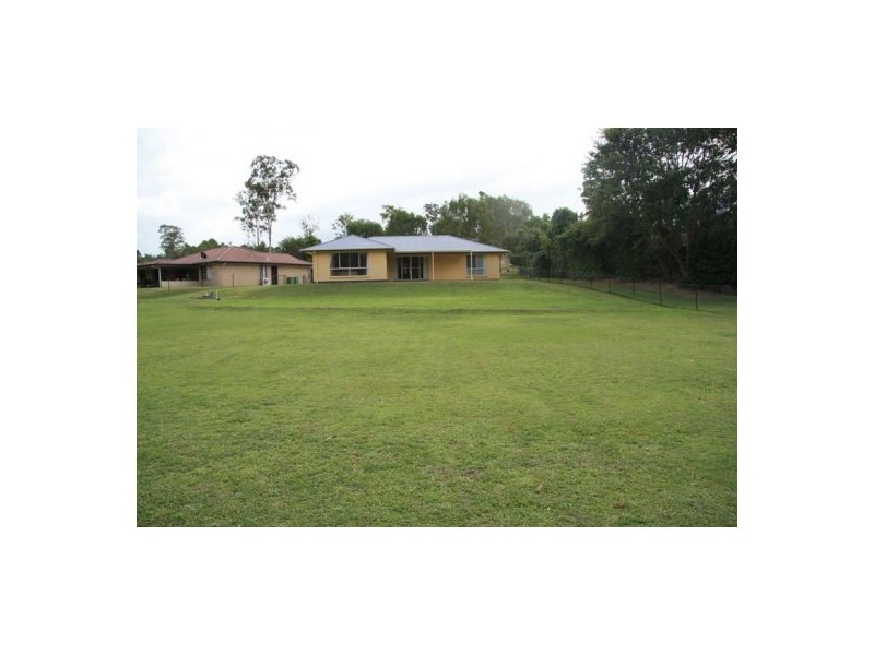 25 Piccadilly Drive, Southside QLD 4570