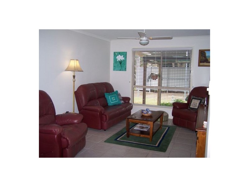 6 Deakin Court, Southside QLD 4570