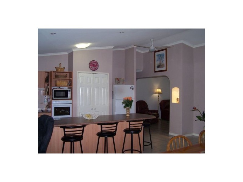 6 Deakin Court, Southside QLD 4570