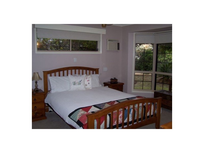 6 Deakin Court, Southside QLD 4570