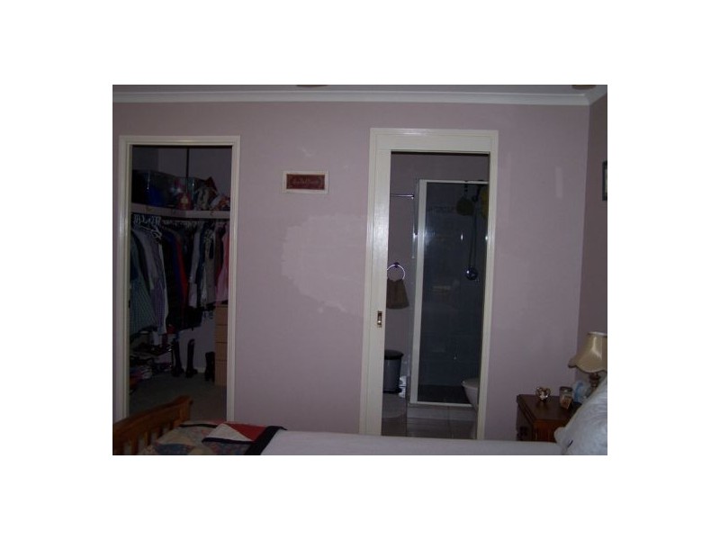 6 Deakin Court, Southside QLD 4570