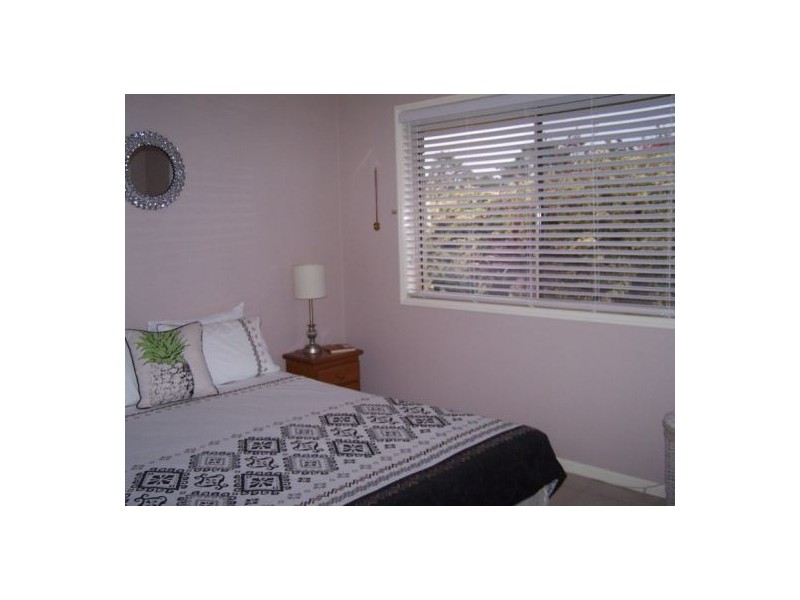 6 Deakin Court, Southside QLD 4570