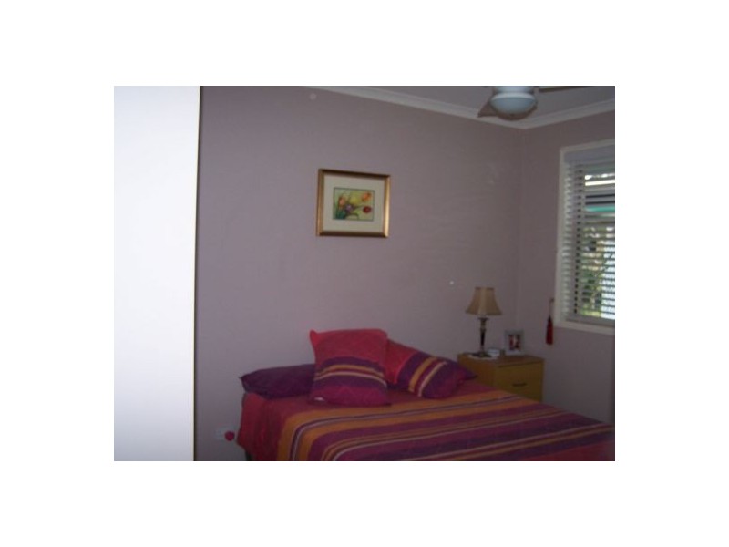 6 Deakin Court, Southside QLD 4570