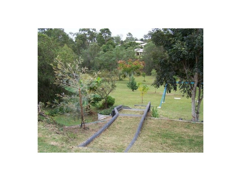 6 Deakin Court, Southside QLD 4570