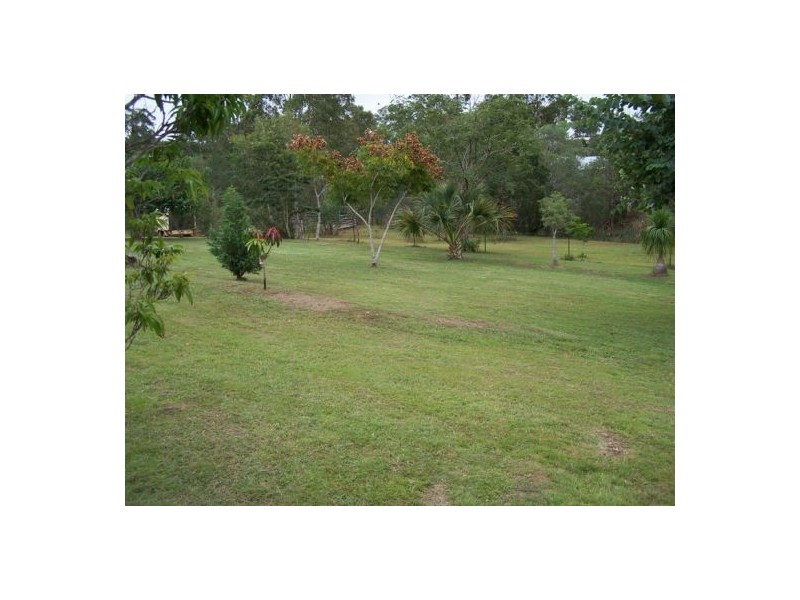 6 Deakin Court, Southside QLD 4570