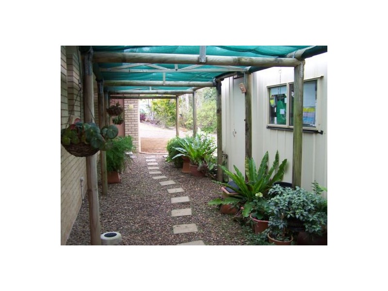 6 Deakin Court, Southside QLD 4570