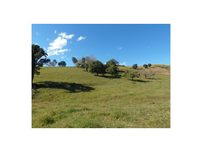 845 Bruce Highway, Chatsworth QLD 4570