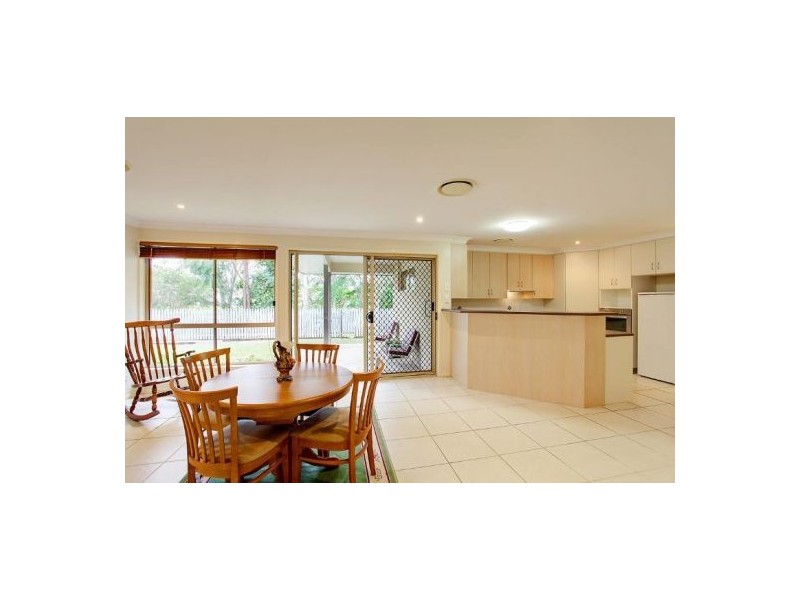 10 Greens Court, Southside QLD 4570