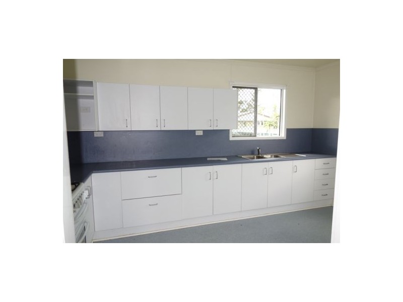 11 Neil Street, Southside QLD 4570