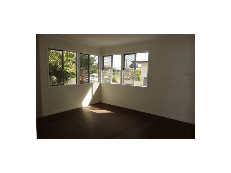 11 Neil Street, Southside QLD 4570