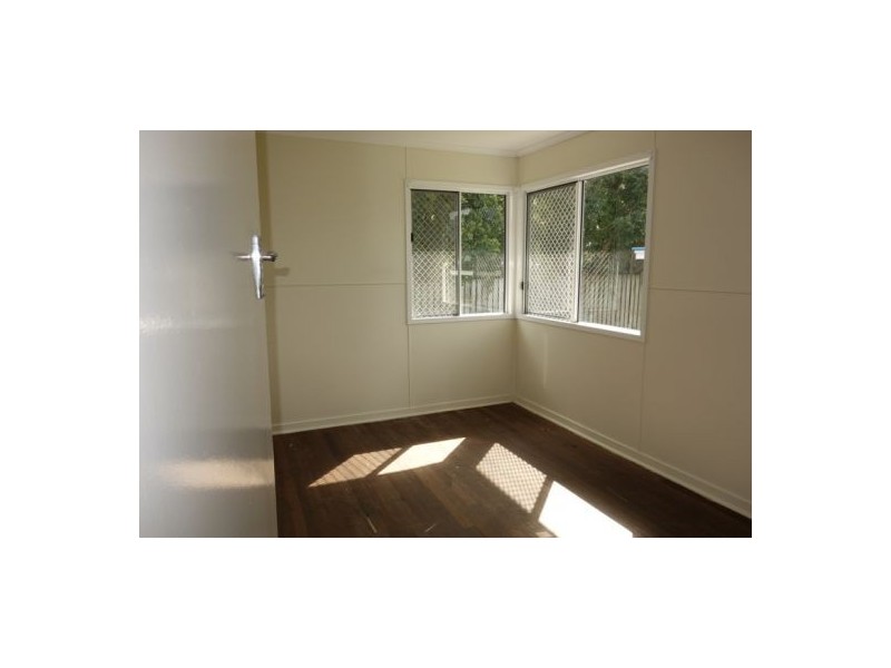 11 Neil Street, Southside QLD 4570