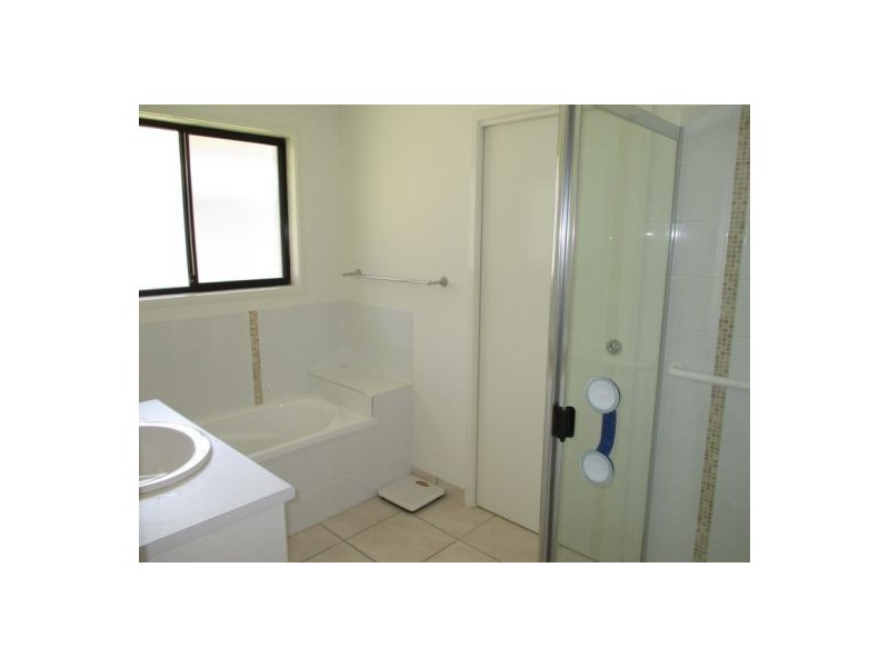 Unit 1/1 Suncrest Court, Southside QLD 4570